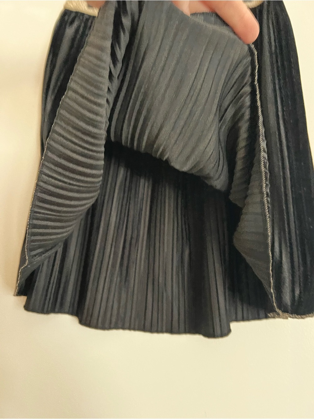 Zara Black Velvet Pleated Skirt with Gold Waistband - Picture 6 of 8